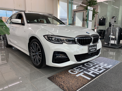 NEW BMW 3シリーズ ツーリングの白