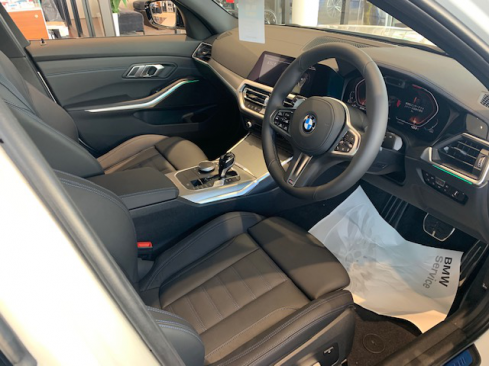 BMW 320d xDrive M Sport Edition Joy+のインテリア