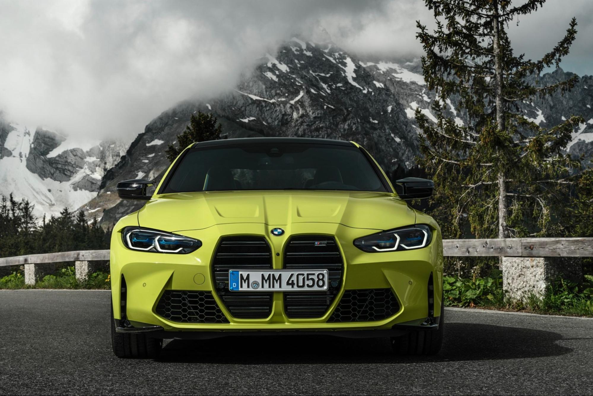 BMW M4 Competition Coupéの黄色