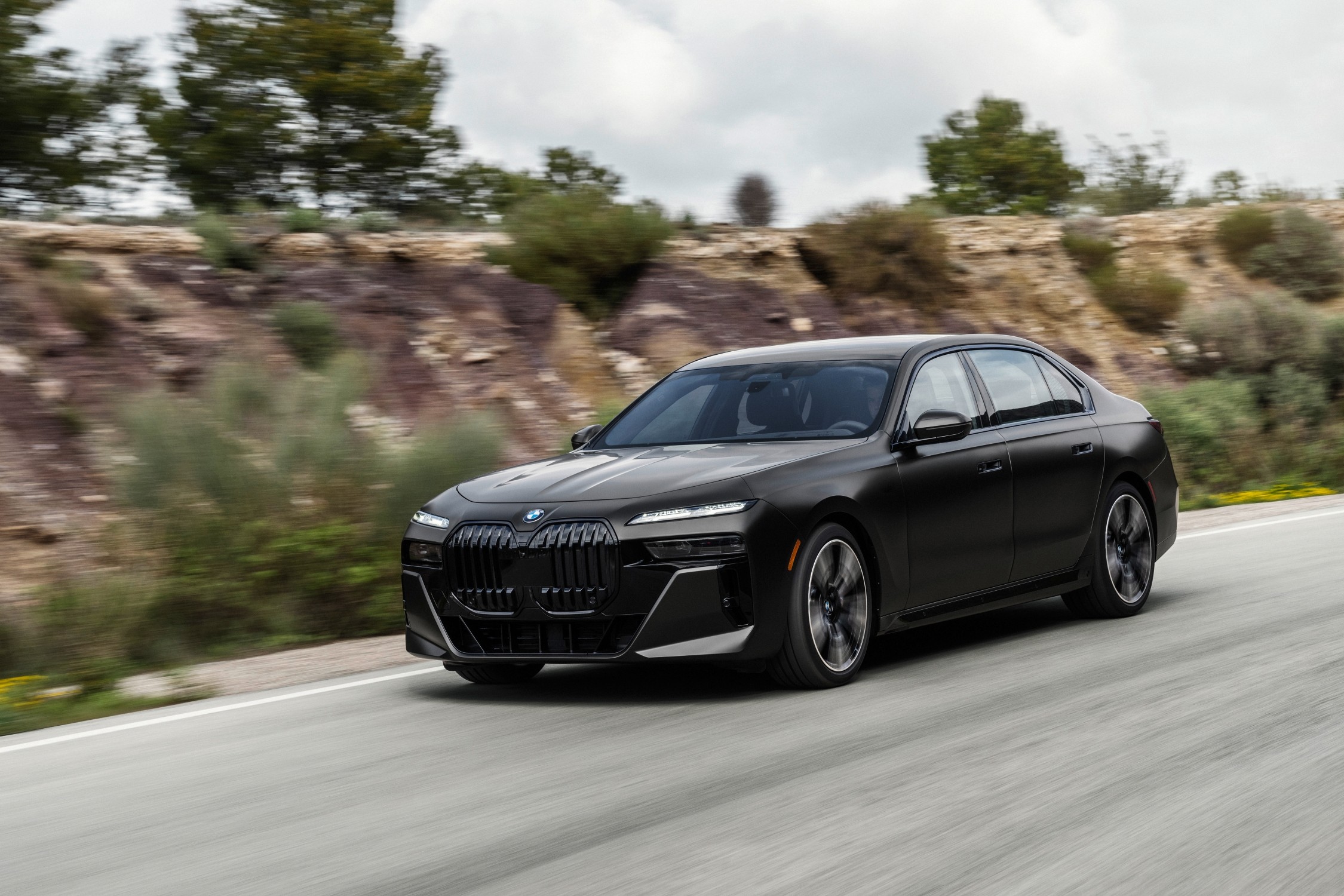BMW 7シリーズのサイズは?ボディサイズ・室内空間の特徴も確認|車種 BMW 7シリーズのサイズは?ボディサイズ・室内空間の特徴も確認|車種