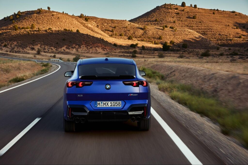 BMW X2 M35i xDriveの後ろ