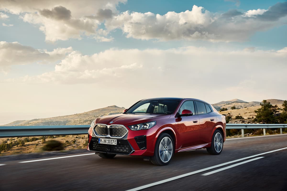 BMW iX2 xDrive30のフロント