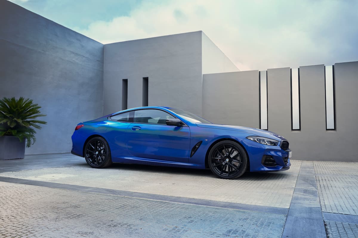 BMW M850i xDrive Coupeの横