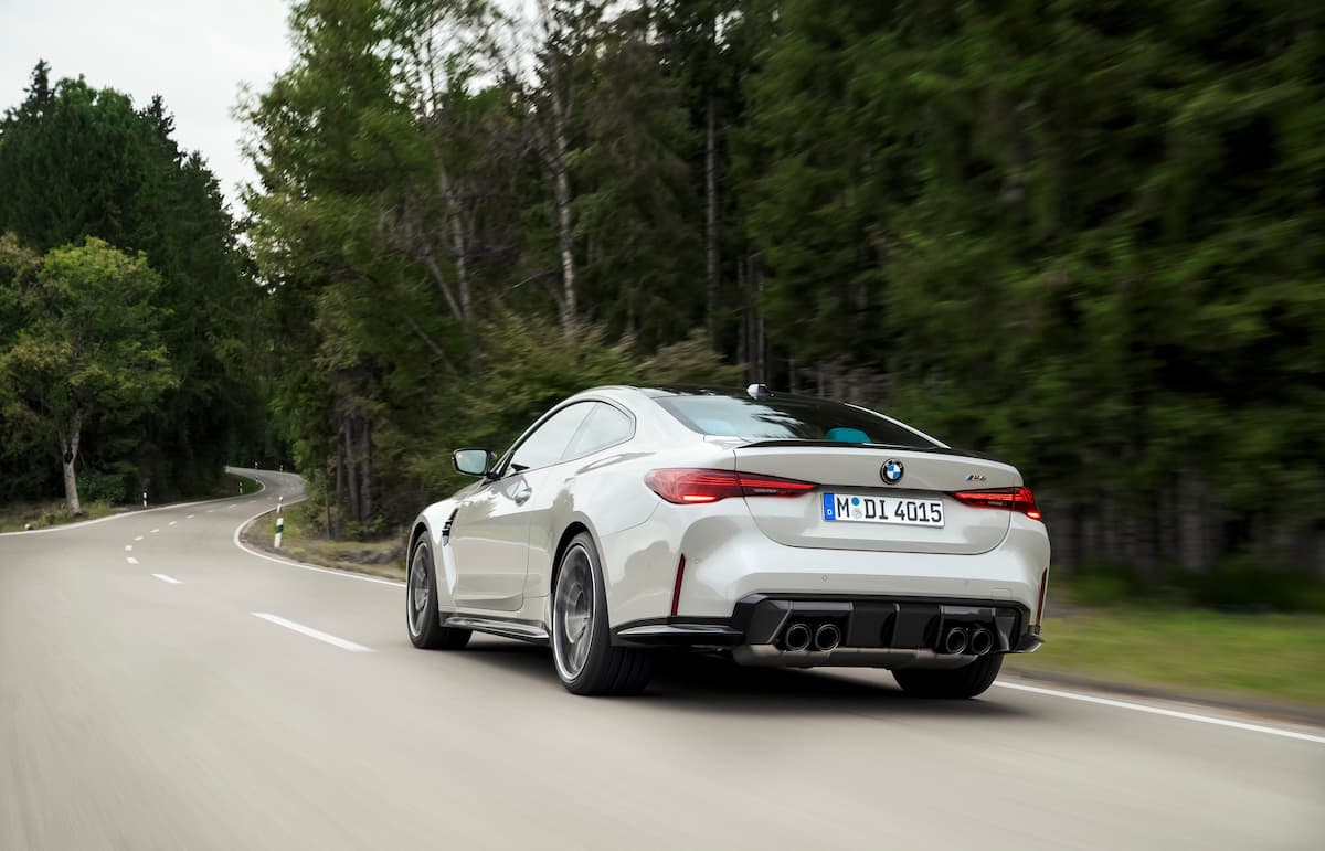 BMW M4 クーペの後ろ