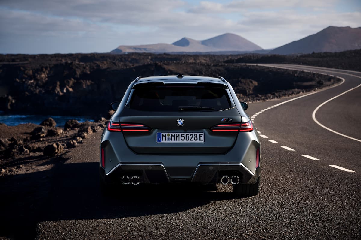 BMW M5 ツーリングの後ろ
