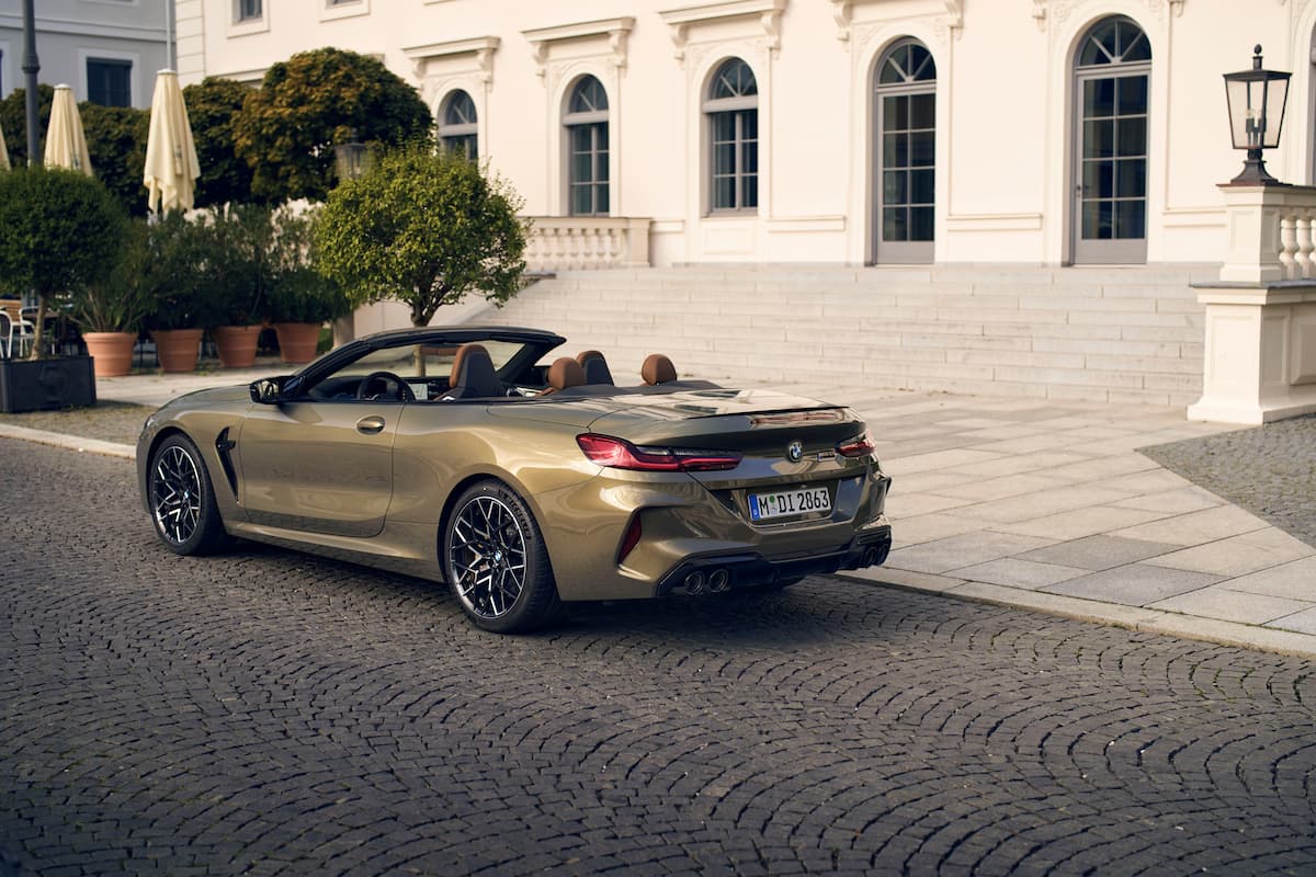 BMW M8 Competition Convertibleの横面
