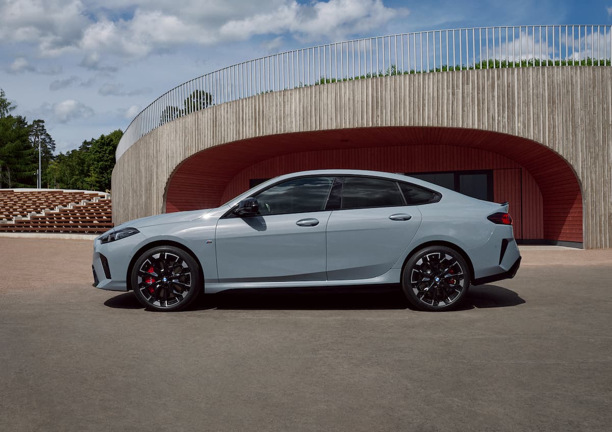 BMW M235 xDrive Gran Coupéの横アングル