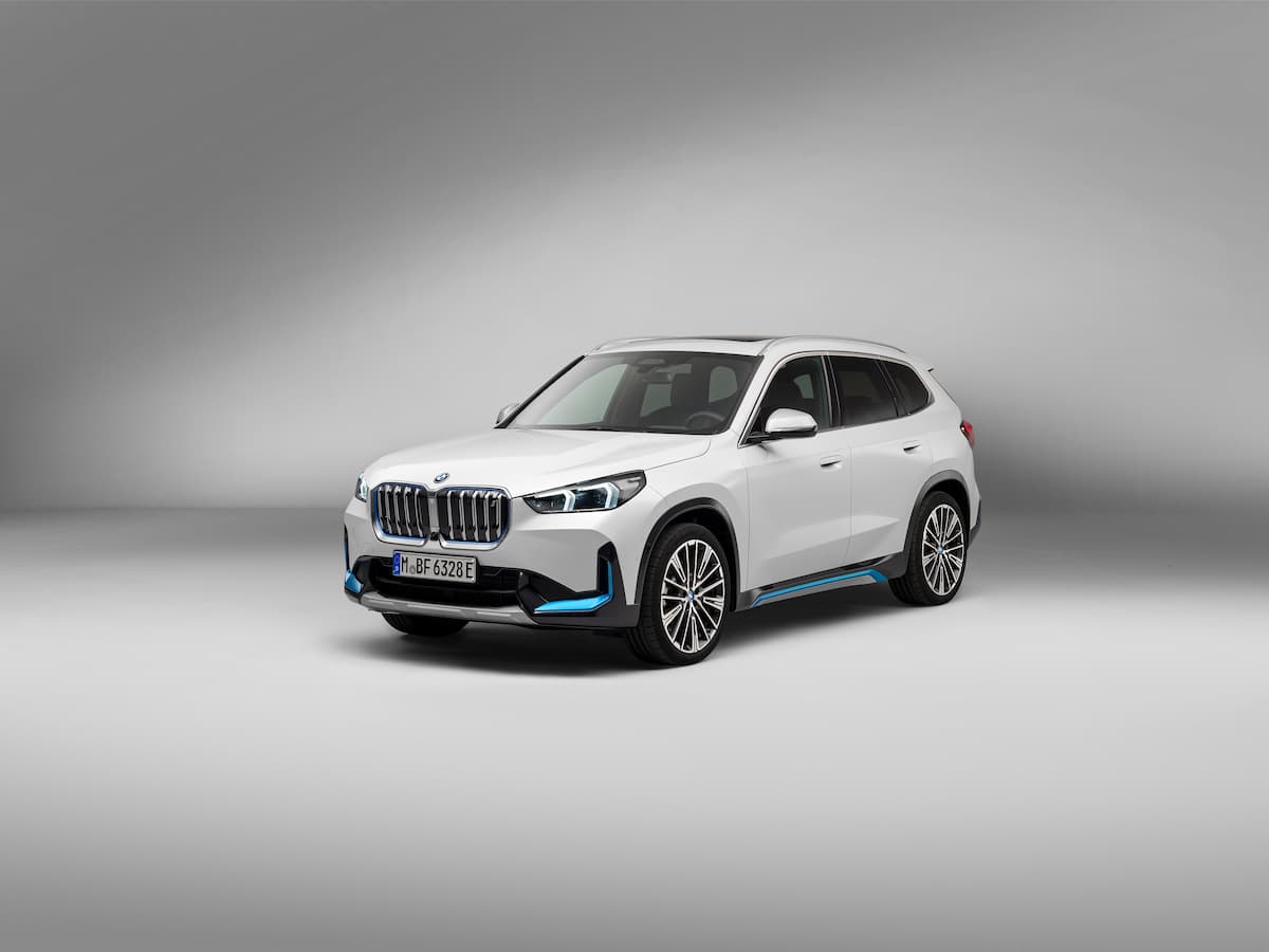 BMW iX1 xDrive30, Mineral White metallic