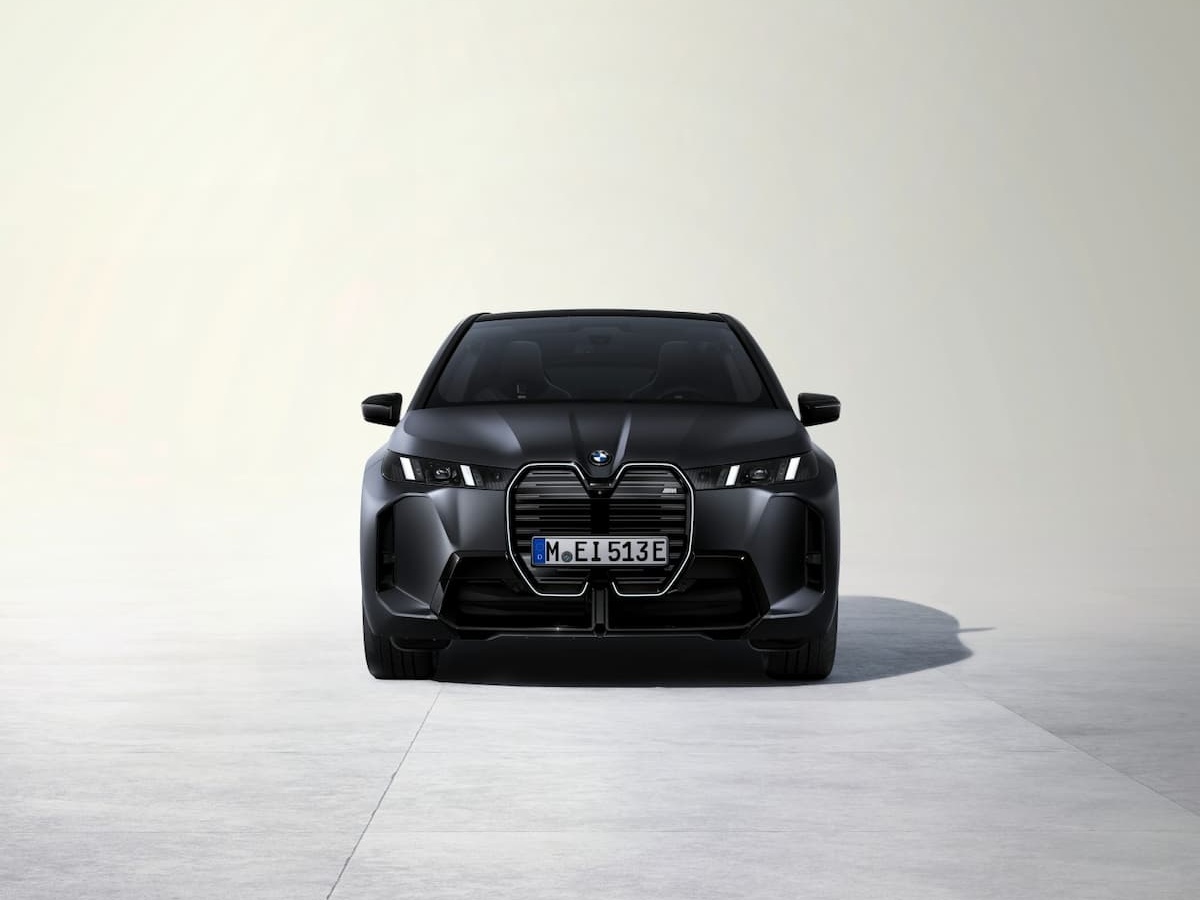 BMW iX M70 xDrive Frozen Deep Grey metallic