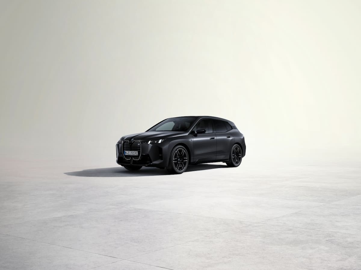 BMW iX M70 xDrive フローズン・ディープ・グレー・メタリック