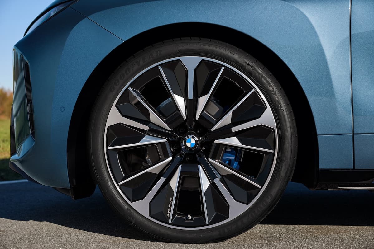 BMW iX xDrive60, Arctic Race Blue metallic(ホイール)