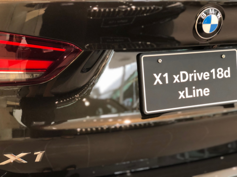 BMW X1 xDrive 18d xLineのロゴ