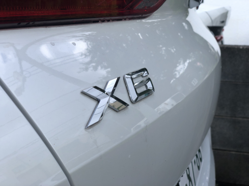 BMW X6 xDrive35d　ロゴ