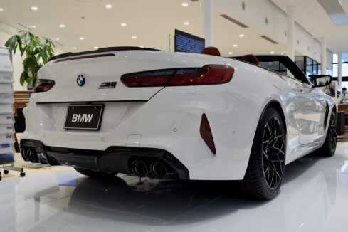 BMW M8 Cabriolet Competitionの後ろ