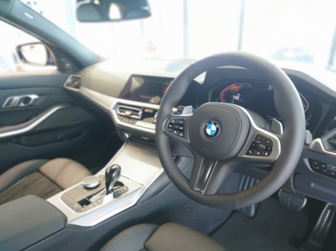 BMW 320i ツーリング M Sport　内装